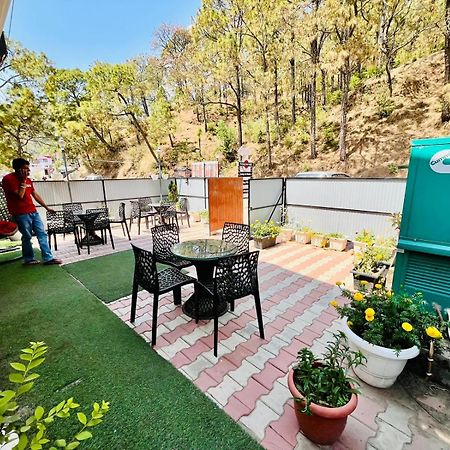Weekend Vibes Acomodação com café da manhã Kasauli Exterior foto