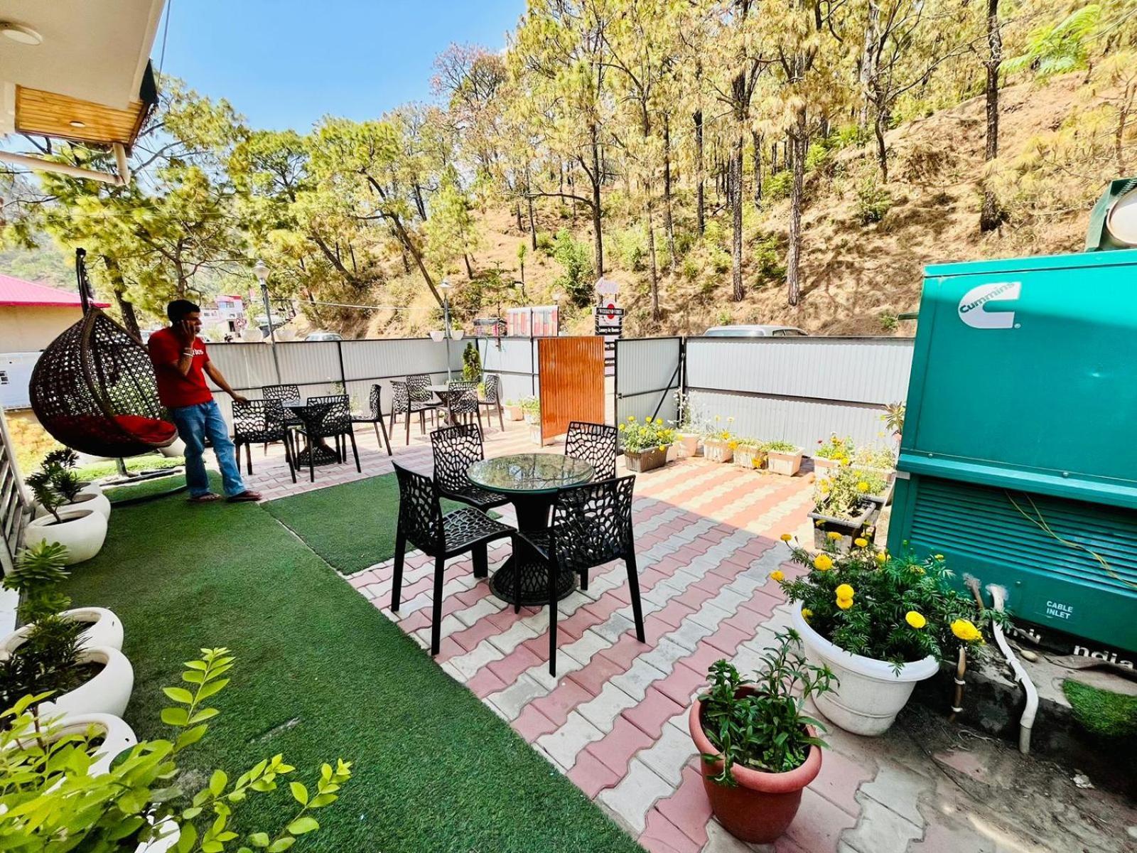 Weekend Vibes Acomodação com café da manhã Kasauli Exterior foto