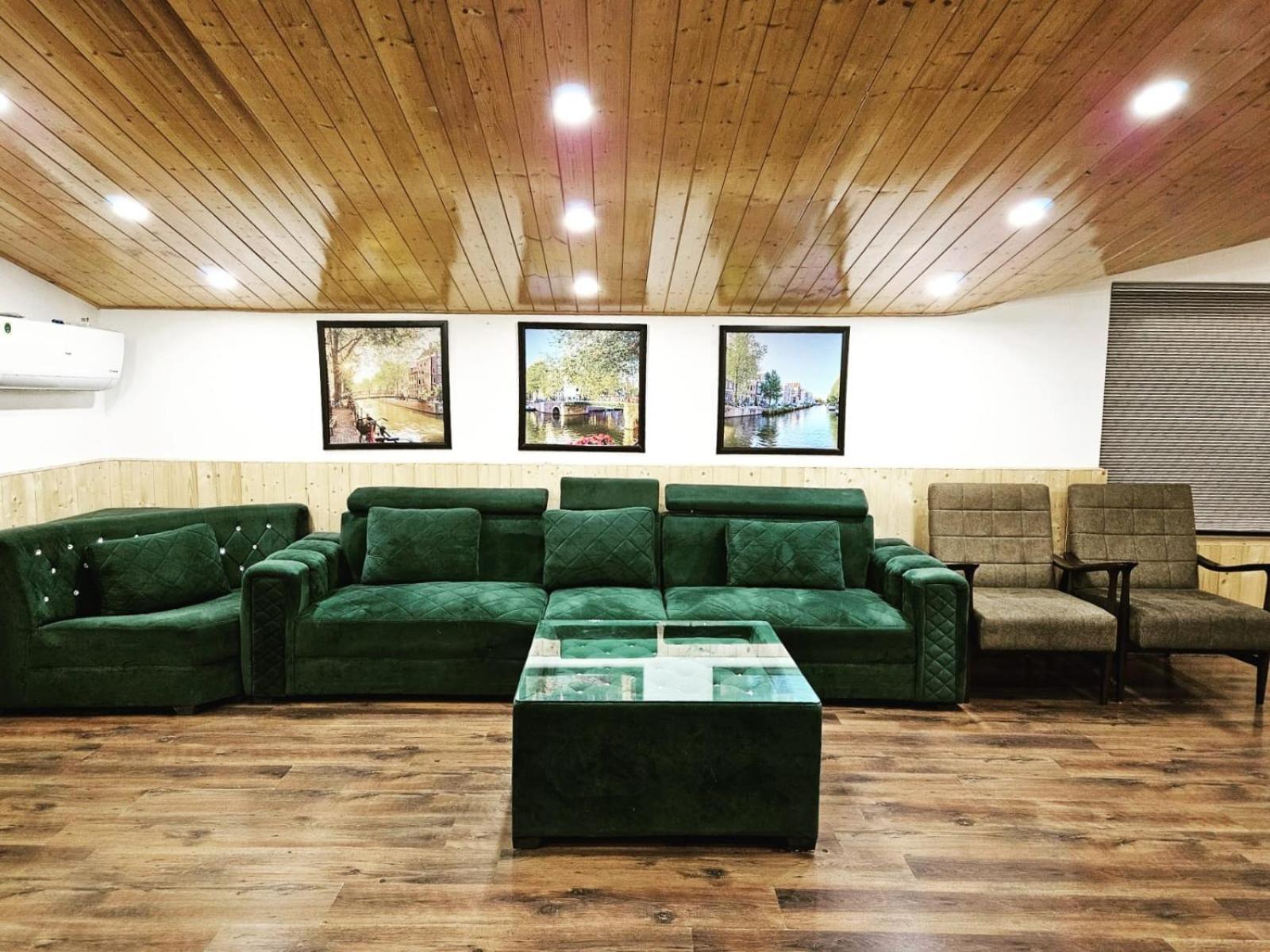 Weekend Vibes Acomodação com café da manhã Kasauli Exterior foto